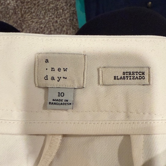 Women's Cream Shorts - Picture 5 of 6